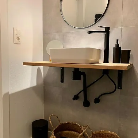 Lizzie's Studio Apartment *