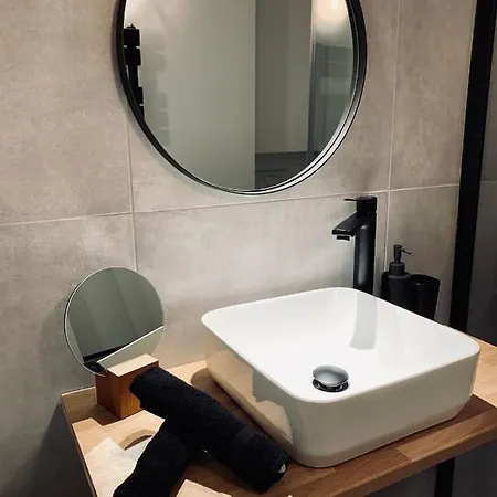 Lizzie's Studio Apartment